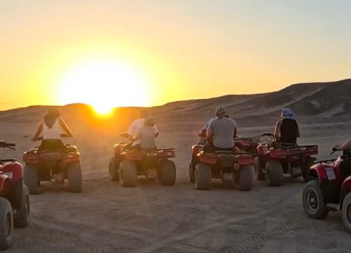 Quad Tour Makadi Bay bei dem Sonnenuntergang